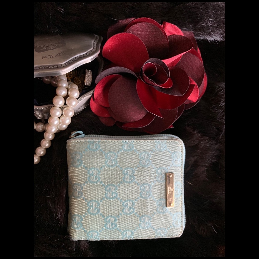 GUCCI WALLET.